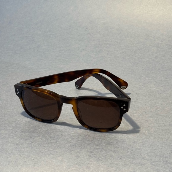Classic Tortoise Shell Sunglasses - Picture 3 of 3